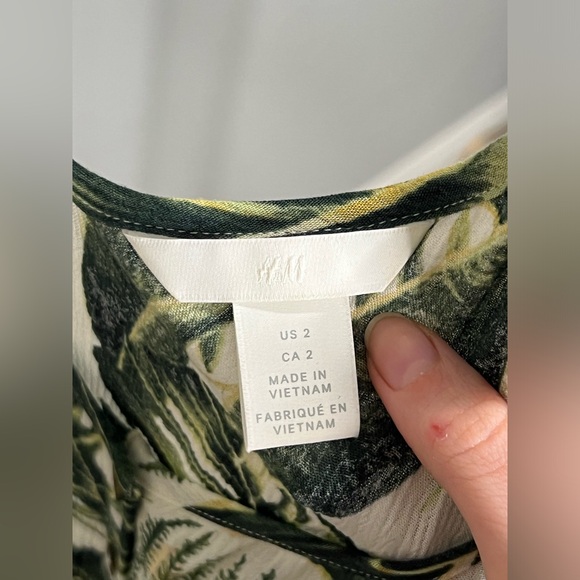 H&M Top - Picture 3 of 3